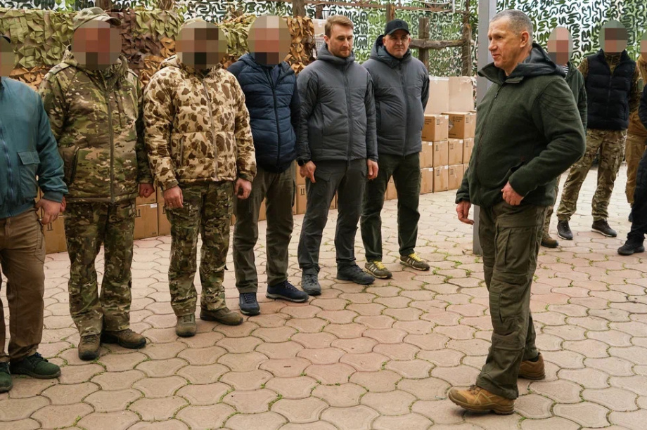 Юрий Трутнев передал бойцам на передовую современное снаряжение и технику. Фото: пресс-служба ДФО. Фотография 15