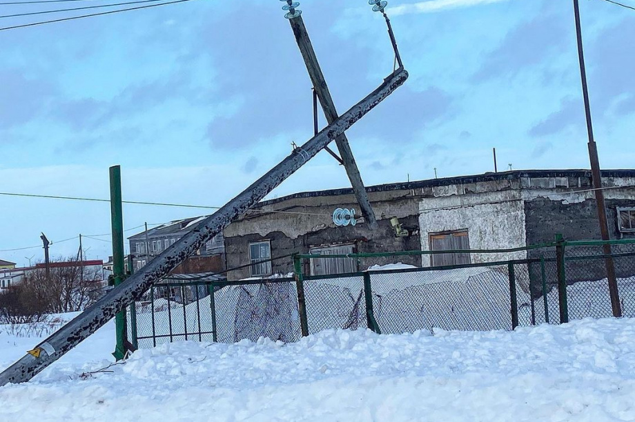 Опоры ЛЭП упали в Усть-Камчатске из-за циклона. Фото: информационный медиацентр . Фотография 8