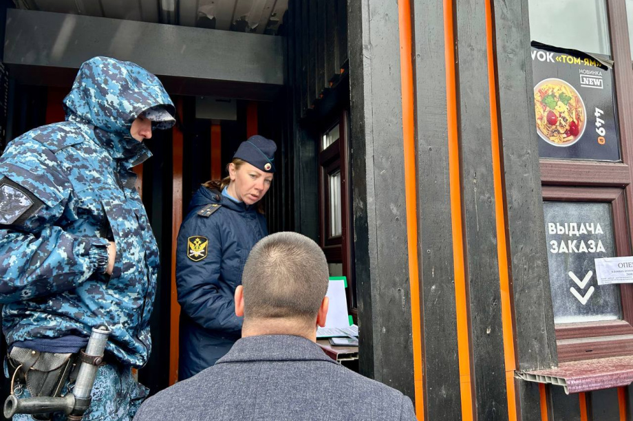 В Петропавловске-Камчатском закрыли опасный фастфуд возле «Веги». Фото: УФССП по Камчатскому краю и Чукотскому округу. Фотография 3