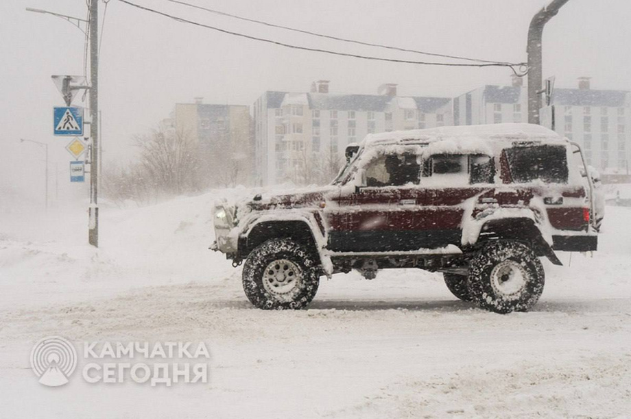 Власти столицы Камчатки призывают водителей не выезжать без необходимости. Фото: ИА "Камчатка"