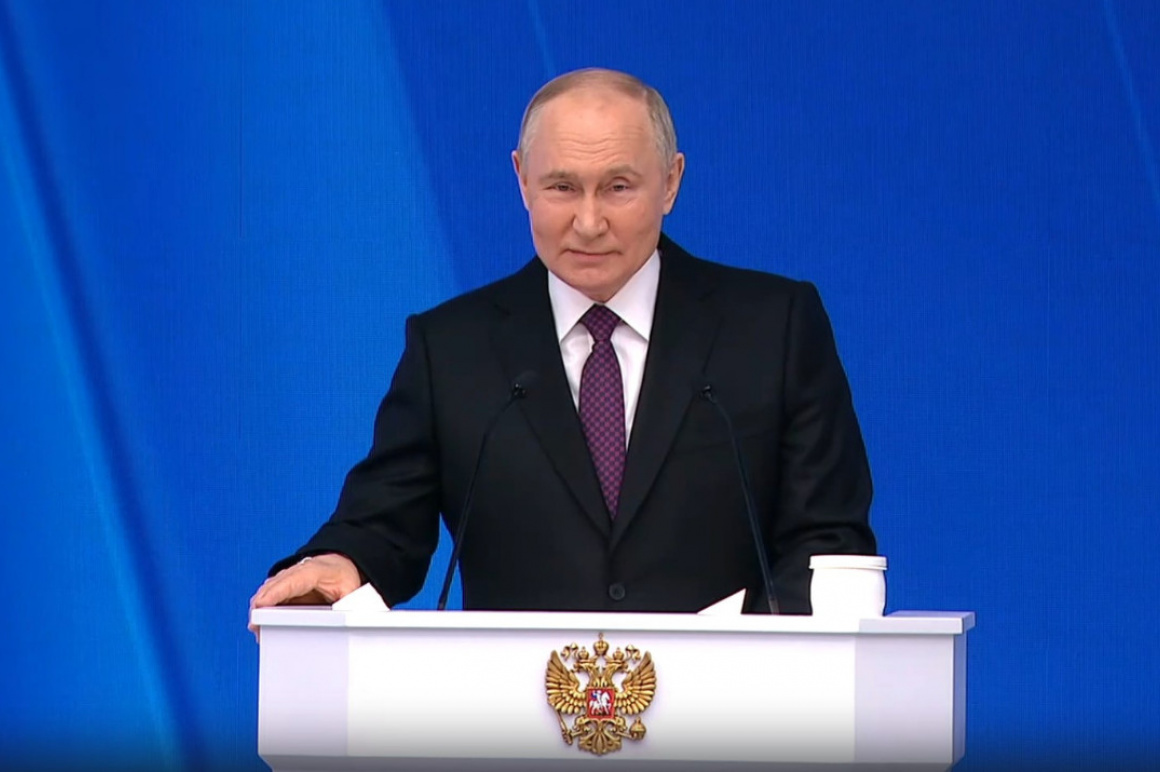Отечественный бизнес должен работать в российской юрисдикции — Владимир Путин. Фото: скрин трансляции. Фотография 1