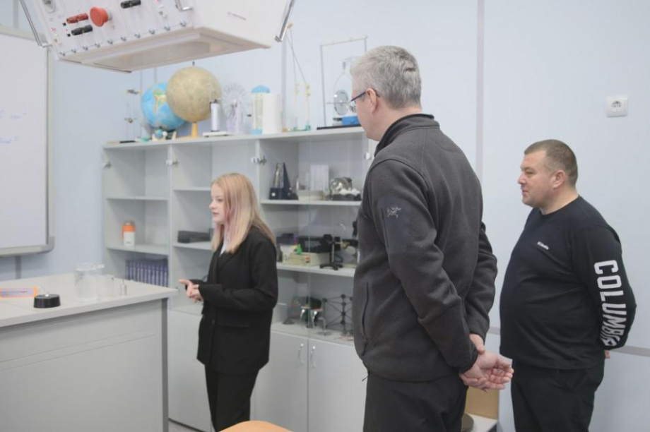 Глава Камчатки требует устранить недоделки в новой школе. Фото: kamgov.ru. Фотография 4