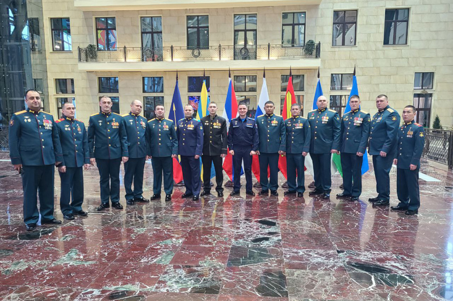 Камчатского морпеха Сергея Крашенинникова наградили звездой Героя России. . Фотография 1