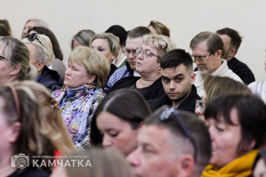 Встреча губернатора с горожанами - обратная связь и конструктивный диалог. Фото ИА «Камчатка»\ Игорь Сафончик. Фотография 28