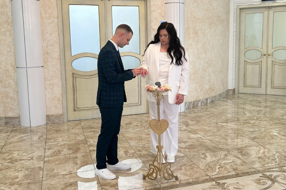 20 пар сыграли свадьбы в красивую дату 24.08.2024 на Камчатке. Фото: t.me/zagskam. Фотография 6