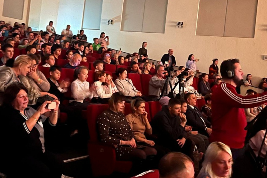 Награды вручены конкурсантам камчатского фестиваля-конкурса детского творчества «Солнышко». Фото: городская Дума ПКГО. Фотография 7