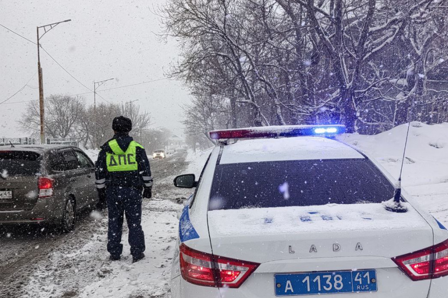 Более 40 сообщений о ДТП на Камчатке поступило только за полдня 5 декабря. Фото: Госавтоинспекция Камчатского края