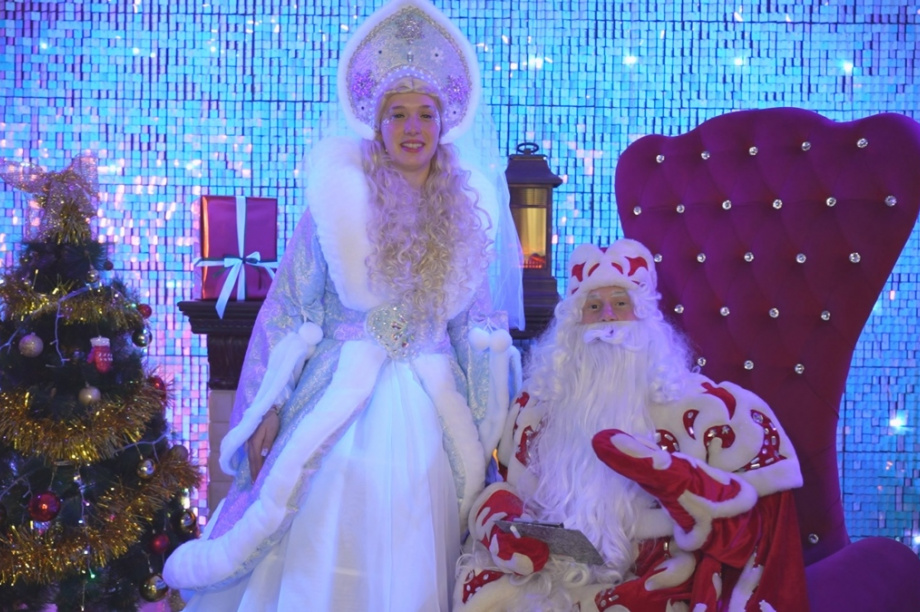 В центре Петропавловска-Камчатского открылась Резиденция Деда Мороза и фуд-корты. . Фотография 2