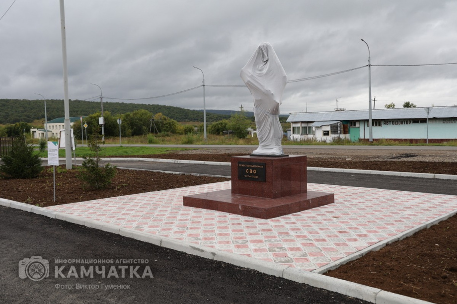 Памятник участникам СВО откроют в камчатском посёлке Сокоч. Фото: Виктор Гуменюк. Фотография 21
