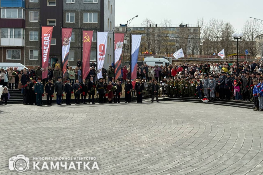 Камчатка почтила память героев Великой Отечественной возложением цветов. Фото: ИА "Камчатка". Фотография 13