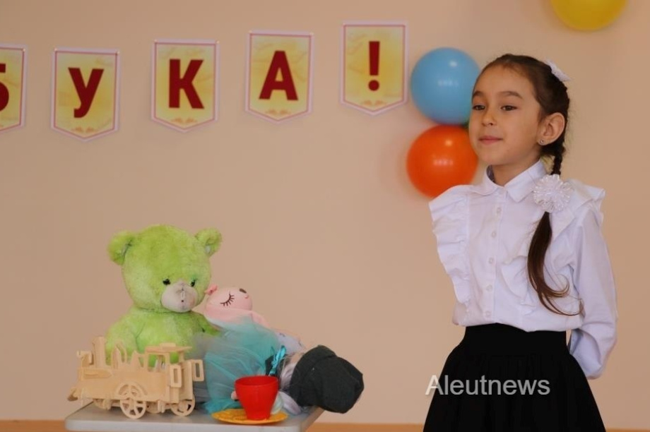 В Никольской школе первоклассники простились с Азбукой. https://t.me/AleutNews. Фотография 2