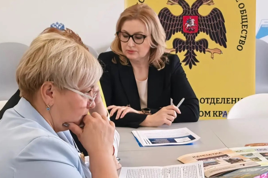 Камчатские школьники получили единые учебники по истории и обществознанию. . Фотография 2