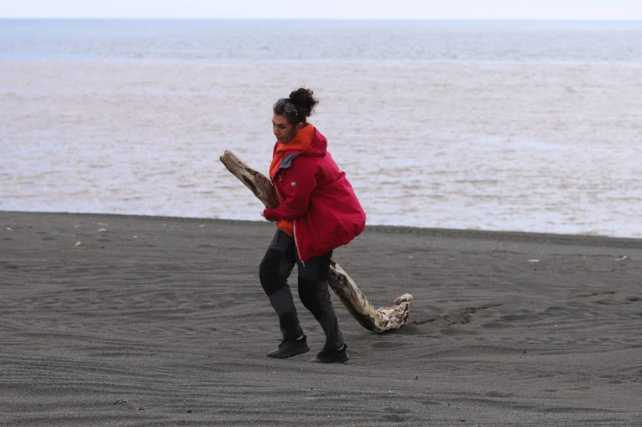 Побережье Камчатского залива очищают от мусора . . Фотография 10