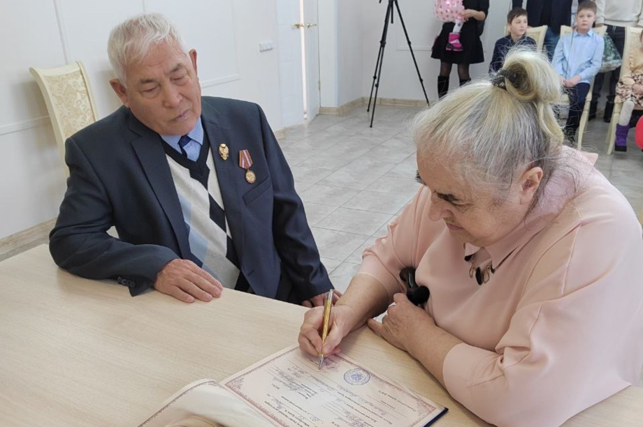 Любовь сквозь десятилетия: Камчатка чествовала бриллиантовых юбиляров. Фото: Агентство ЗАГС. Фотография 3