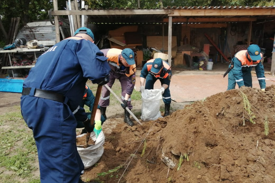 Камчатские спасатели оказывают помощь населению в подтопленных районах Приамурья. Фото: пресс-служба краевого управления МЧС. Фотография 2