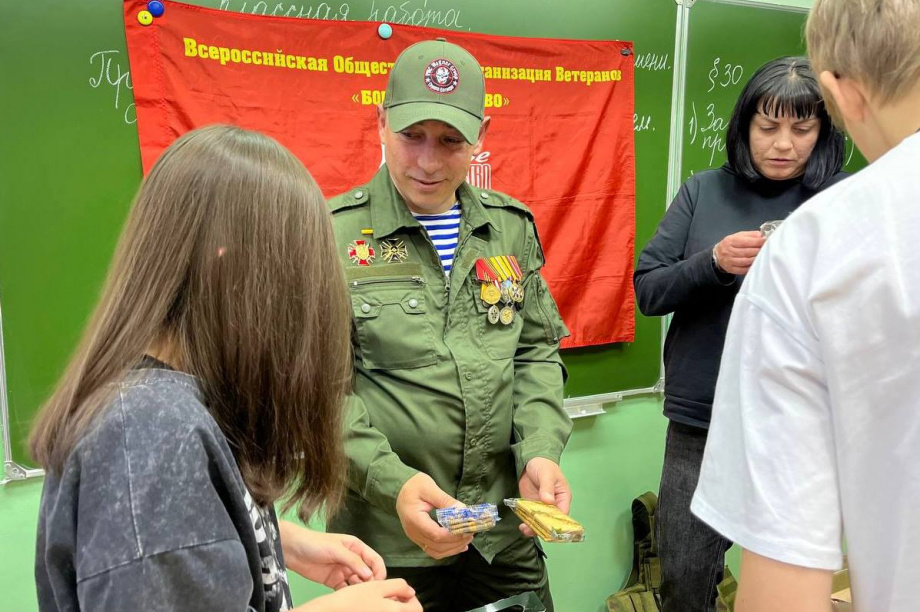 О ратном деле и защите Родины рассказали школьникам Вилючинска. Фото: фонд Защитники Отечества (Камчатка). Фотография 1
