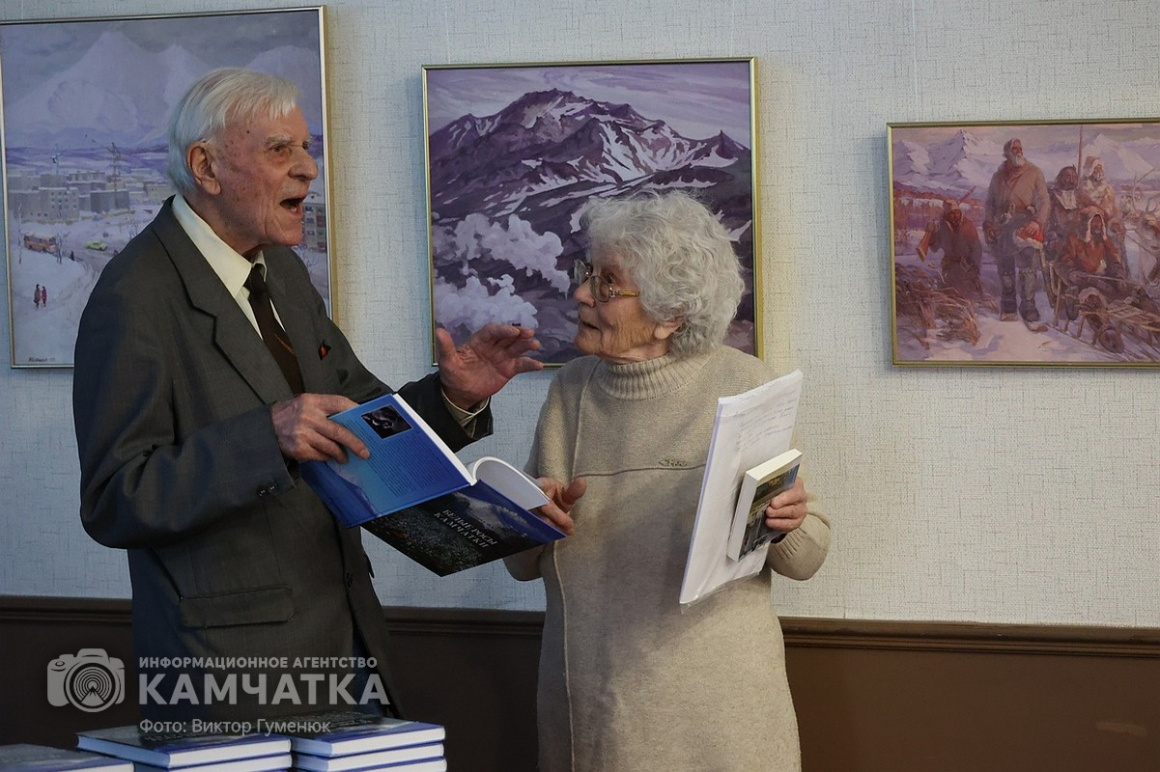 Камчатский журналист и писатель Михаил Жилин представил новую книгу. Фото: ИА «Камчатка» \ Виктор Гуменюк. Фотография 34