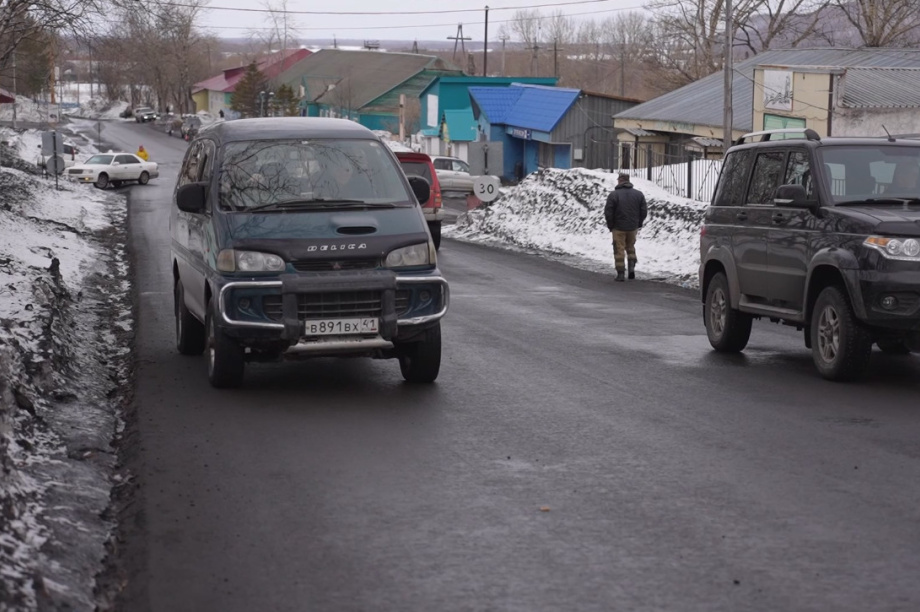 Глава Камчатки лично проверил качество ремонта дорог в Ключах. Фото: kamgov.ru. Фотография 2
