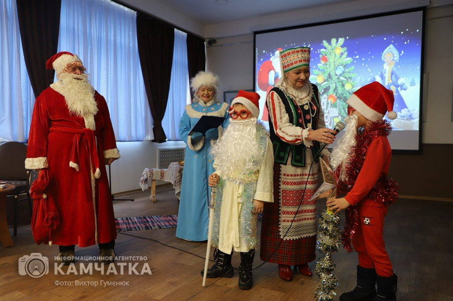 Святочные традиции вспоминали в краевой библиотеке Камчатки. Фото: Виктор Гуменюк. Фотография 20