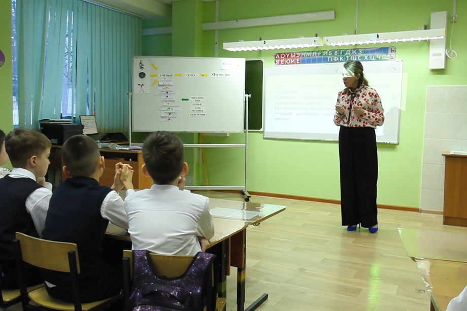 Патриотические занятия проходят в школах Камчатки. Фото: Заксобрание Камчатского края / kamgov.ru