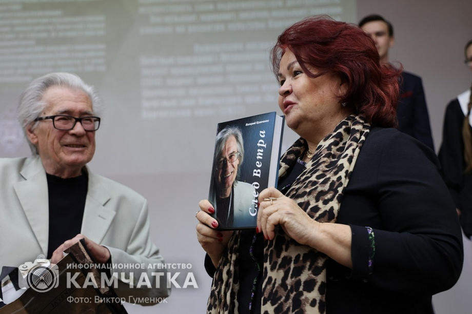 «Парту Героя» открыли сегодня в школе Петропавловска. фото: Виктор Гуменюк. Фотография 25