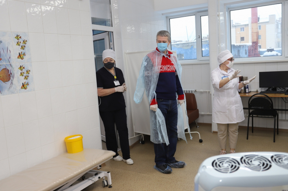 Владимир Солодов проверил работу камчатских поликлиник в период каникул. Фото: kamgov.ru. Фотография 9