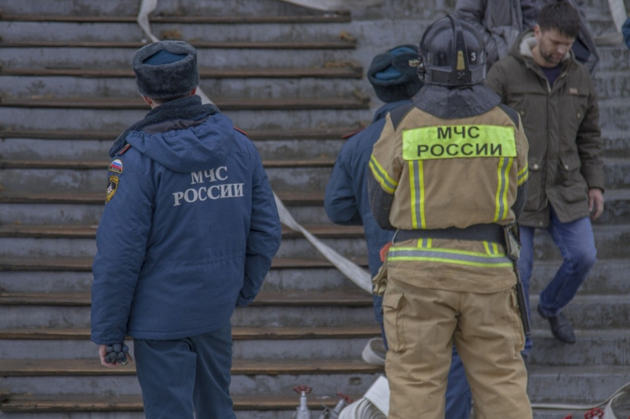 В Петропавловске днём горела двенадцатиэтажка. Фото предоставлено пресс-службой краевого МЧС; WhatsApp. Фотография 2
