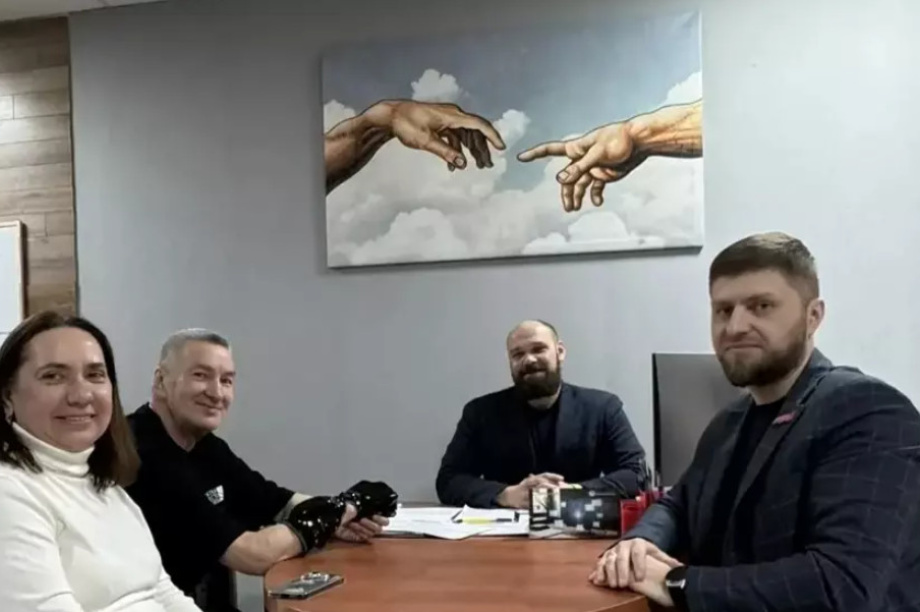 Финалисты «Героев Камчатки» и «ПРОдвижение ГЕРОЕВ» обсуждают будущее беспилотных технологий. Фото с сайта kamgov.ru
