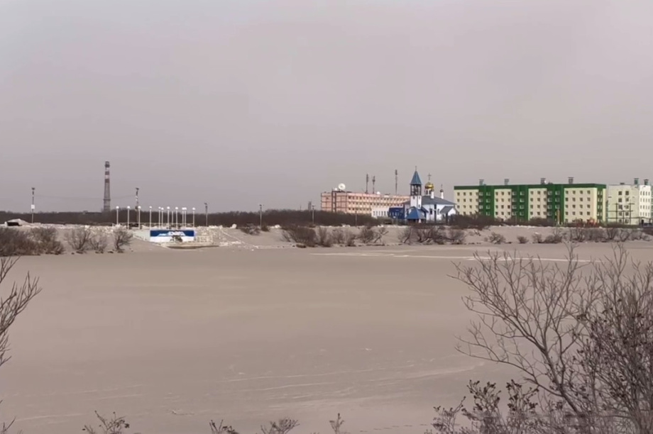 Техника работает в Усть-Камчатске на уборке пепла с дорог. Фото из тг Олега Бондаренко. Фотография 6