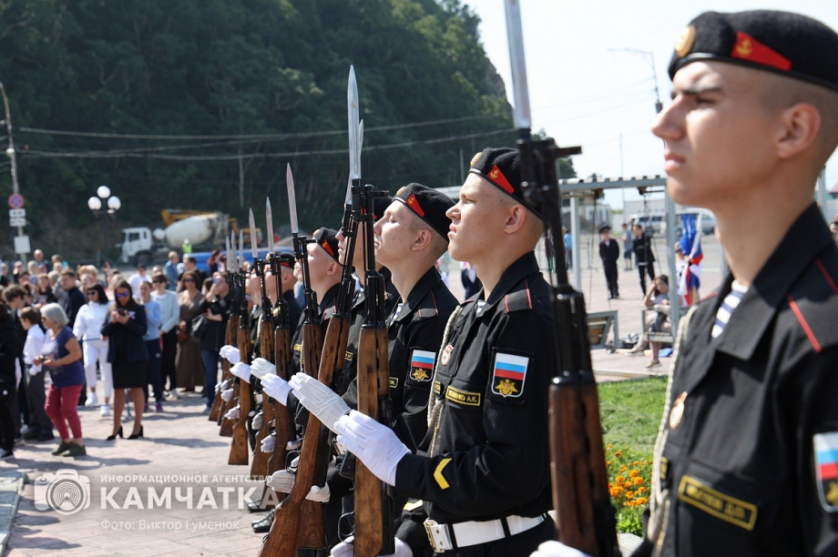Триколор на главной площади Петропавловска-Камчатского - главный герой и триумфатор  . Фото: ИА «Камчатка» \ Виктор Гуменюк. Фотография 18