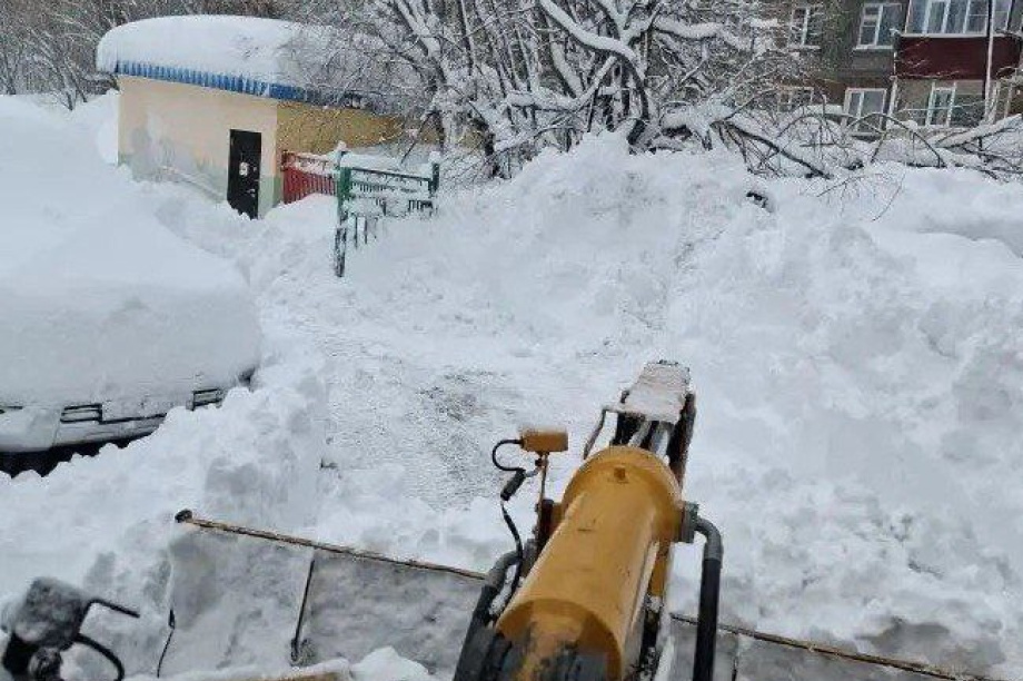 Дорожные службы Камчатки бросают вызов снежной стихии. Фото: Устой-М, администрация ПКГО, ИА "Камчатка". Фотография 1
