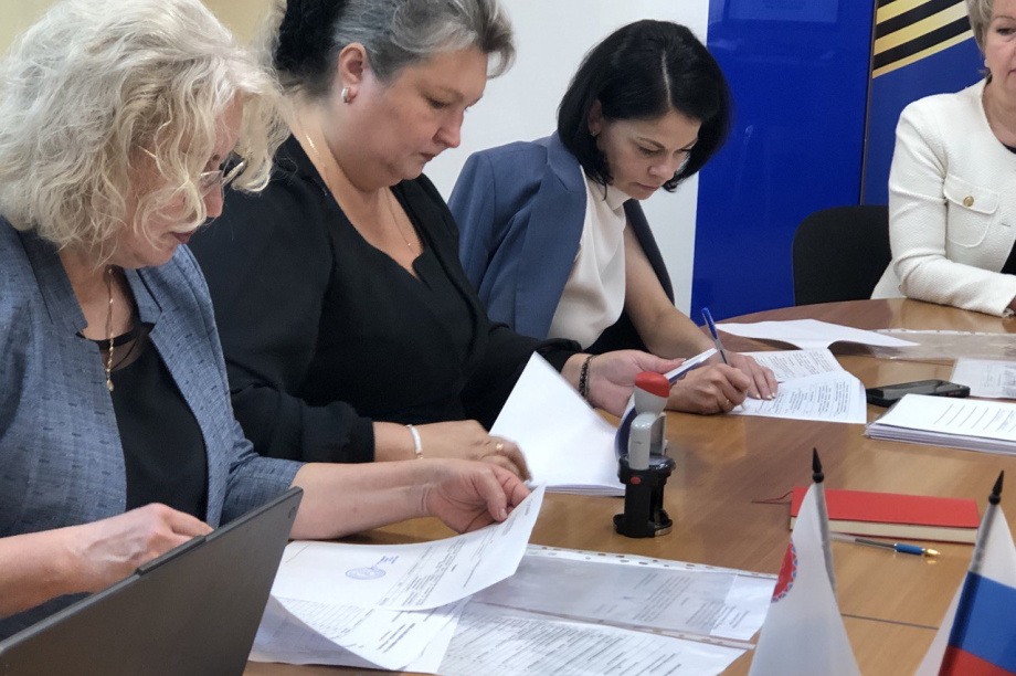 Два кандидата в губернаторы Камчатки подали документы в Избирком. . Фотография 4