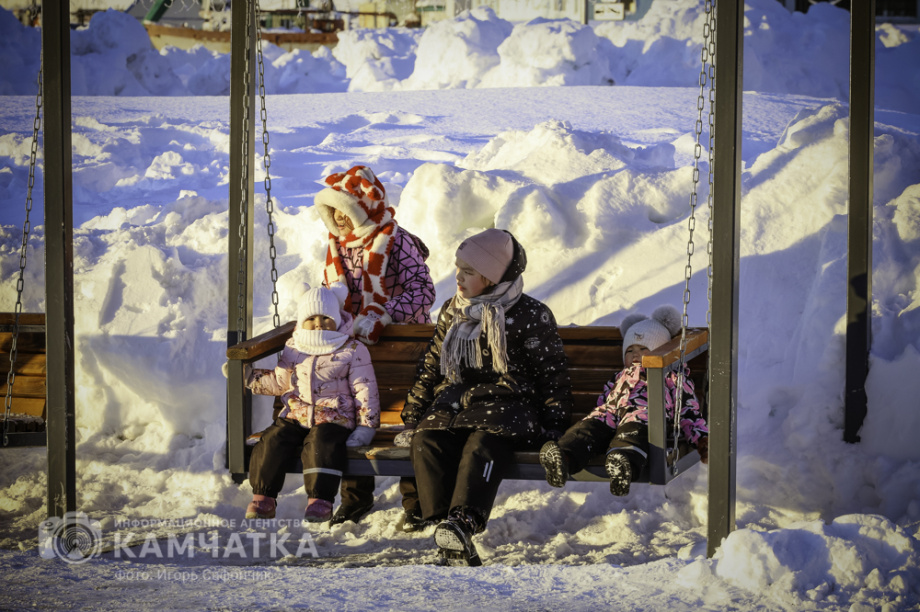 В Петропавловске-Камчатском продолжаются новогодние развлечения (фоторепортаж). Фото: «Камчатка Сегодня» \ Игорь Сафончик. Фотография 48