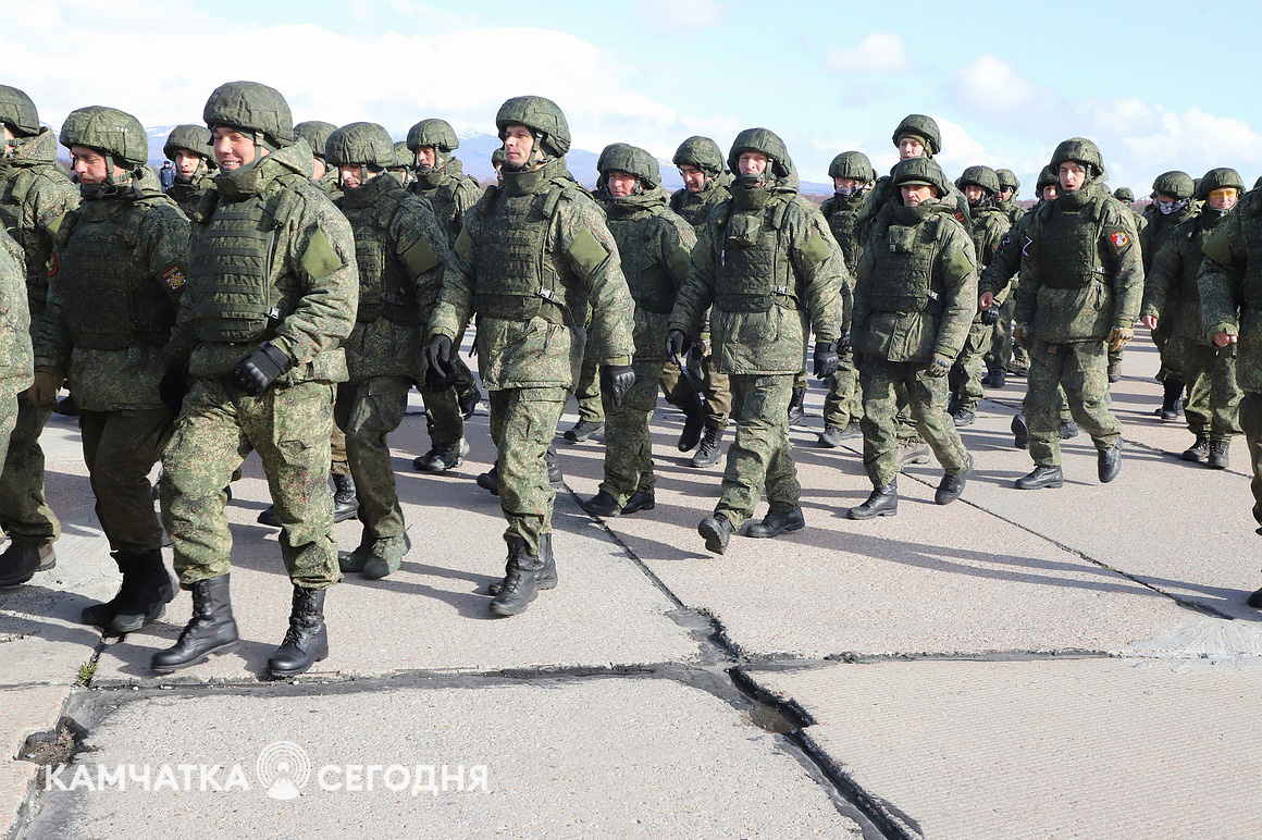Проводы третьей группы мобилизованных жителей Камчатки на специальную военную операцию. Фоторепортаж . Фото: Виктор Гуменюк. Фотография 7
