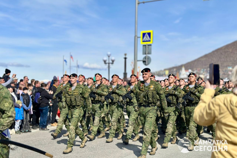 Отметить День Победы в центр Петропавловска-Камчатского пришли тысячи горожан. . Фотография 3