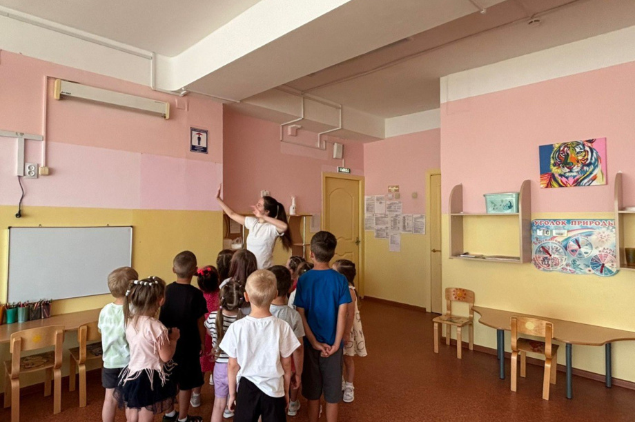 Детей в Петропавловске-Камчатском учат правильно действовать при землетрясениях. ПКГО. Фотография 3