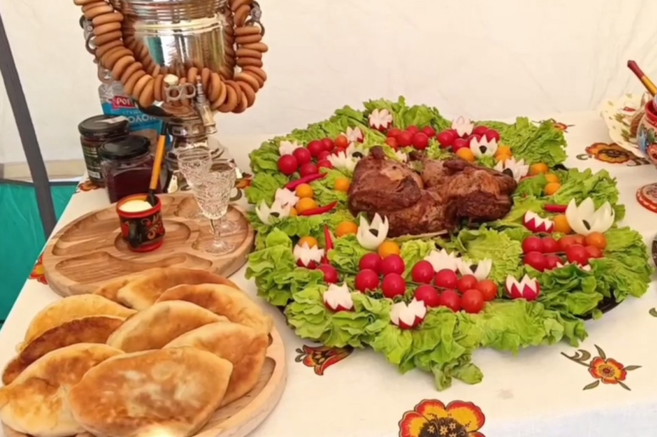 Масленичные гуляния и выборы Президента РФ в посёлке Вулканном на Камчатке.  Фото: скрин с видео Ивана Кулакова.. Фотография 4