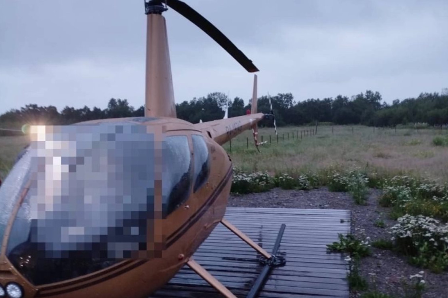 На Камчатке пилот вертолёта Robinson умер после посадки в районе вулкана Крашенинникова. Фото: Дальневосточная транспортная прокуратура / соцсети. Фотография 1