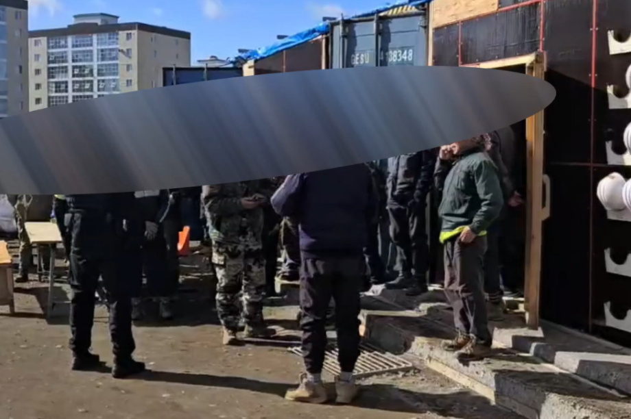 Сотрудники полиции выявили 125 нарушений миграционного законодательства на Камчатке: итоги операции «Нелегал». Фото: пресс-служба УМВД России по Камчатскому краю. Фотография 3