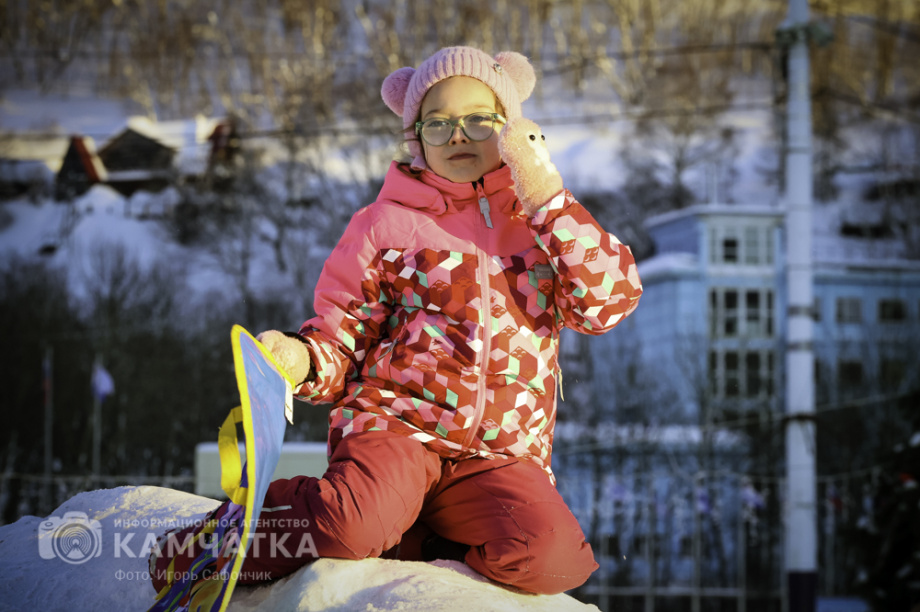 В Петропавловске-Камчатском продолжаются новогодние развлечения (фоторепортаж). Фото: «Камчатка Сегодня» \ Игорь Сафончик. Фотография 54