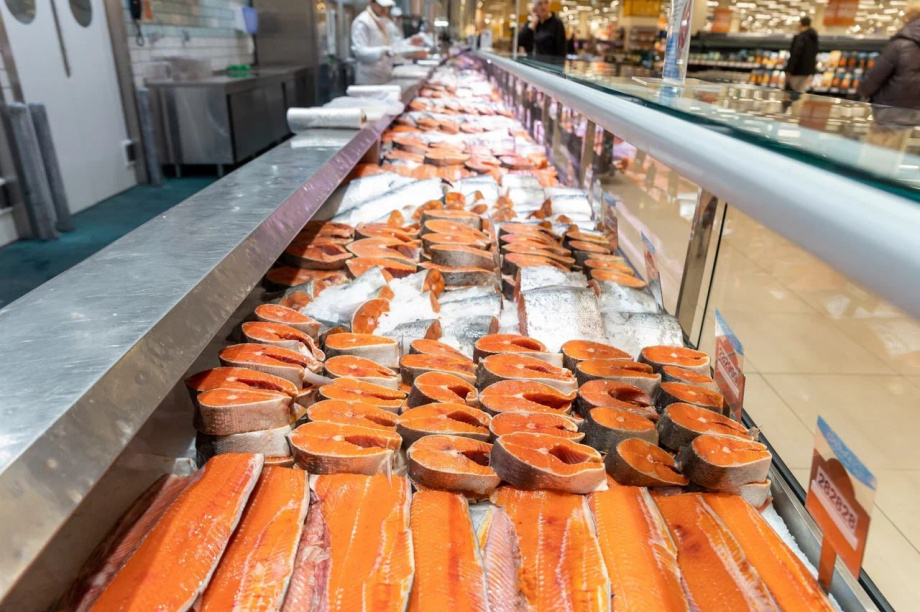 Рыба крупная, премиального качества, раньше такая всегда уходила на экспорт — федеральный ритейл о проекте «Доступная рыба». Фото: kamgov.ru