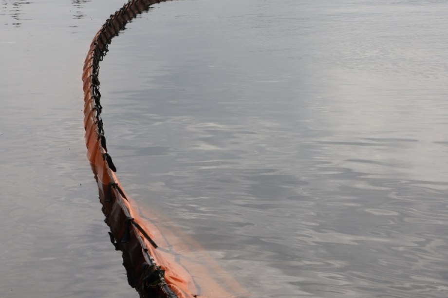 Объём утечки нефтепродуктов в Авачинскую бухту неизвестен — власти. Фото: Виктор Гуменюк / информационное агентство "Камчатка". Фотография 5
