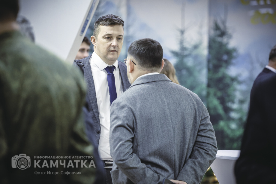 Губернатор Камчатского края Владимир Солодов огласит послание органам власти субъекта (фоторепортаж). Фото: «Камчатка Сегодня» / Игорь Сафончик. Фотография 17