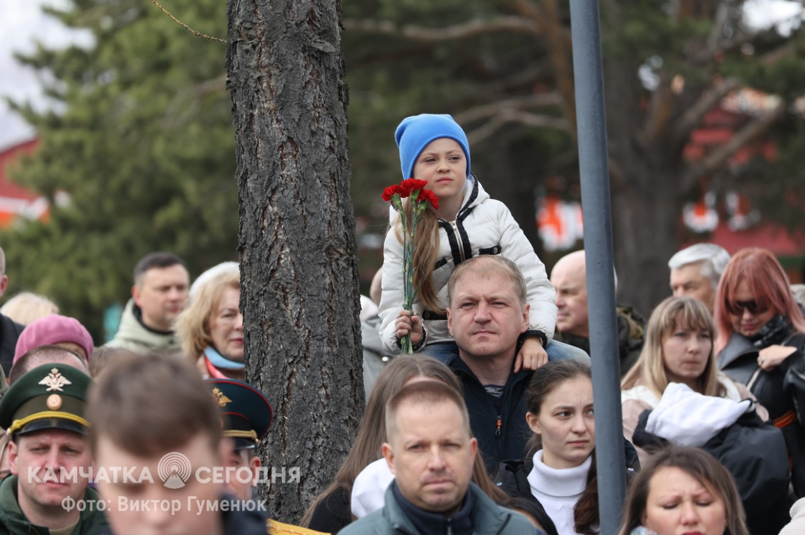 Торжественный митинг «Помним и гордимся» прошел в Елизове. Фоторепортаж. фото: Виктор Гуменюк. Фотография 30