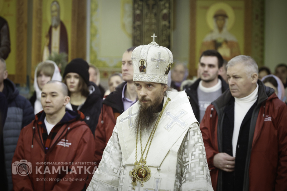 Рождественская служба в соборе Святой Троицы на Камчатке (фоторепортаж). Фото: «Камчатка Сегодня» \ Игорь Сафончик. Фотография 37