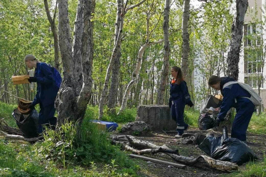 Камчатским подросткам выплатили зарплату за уборку территорий. Фото: Центр занятости населения Камчатского края. Фотография 3