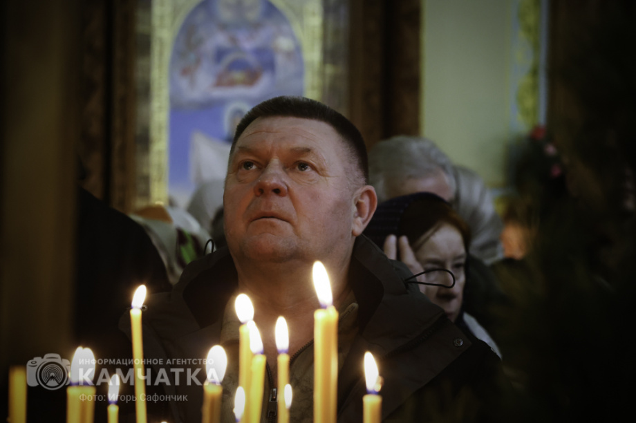 Рождественская служба в соборе Святой Троицы на Камчатке (фоторепортаж). Фото: «Камчатка Сегодня» \ Игорь Сафончик. Фотография 76