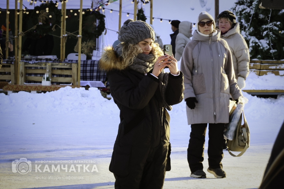 В Петропавловске-Камчатском продолжаются новогодние развлечения (фоторепортаж). Фото: «Камчатка Сегодня» \ Игорь Сафончик. Фотография 16