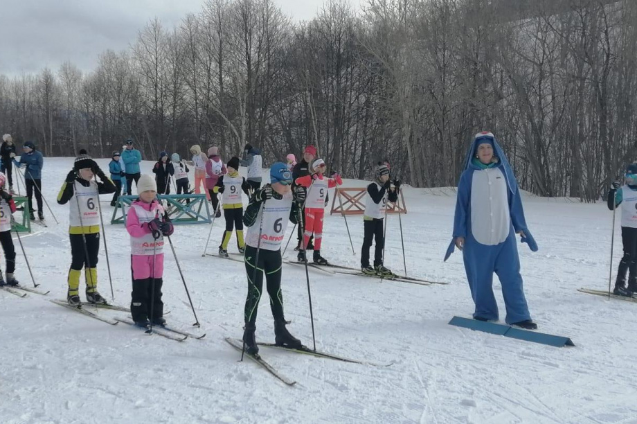 «Мама, брат и Я – лыжная семья!» — камчатцы показали, как надо проводить выходные. Фото: администрация ЕМР. Фотография 2