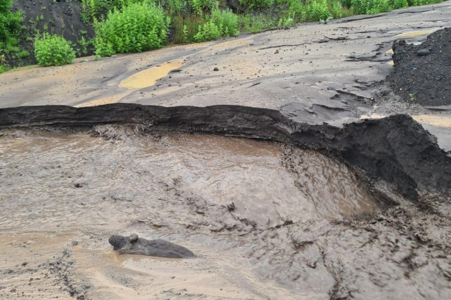 На Камчатке временно закрыта дорога в Налычево. Фото: Камчатуправтодор. Фотография 6